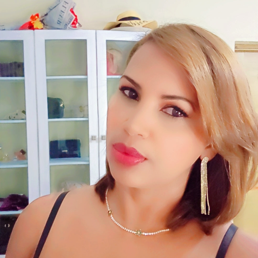 <em>Maria Martinez</em>